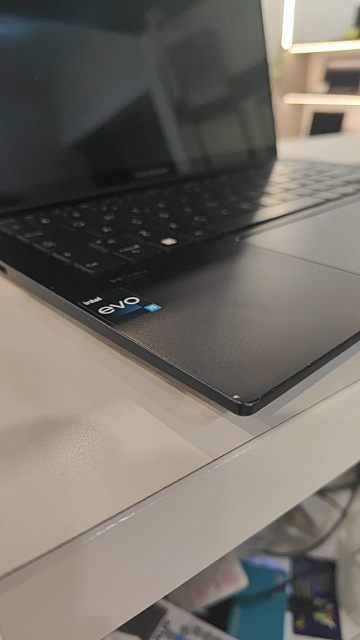 Asus Zenbook 2.8K oled i5-1240P 16GB 512GB SSD Уценка